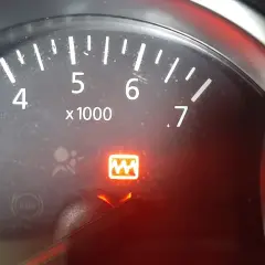 Dacia Duster: kontrolka ciśnienia w oponach świeci się. Czas na reset!