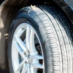 Opona ile lat? Dowiedz się, kiedy naprawdę powinieneś je wymienić