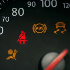Ford Focus: Co oznaczają kontrolki? Wyjaśnienie Symboli na Desce