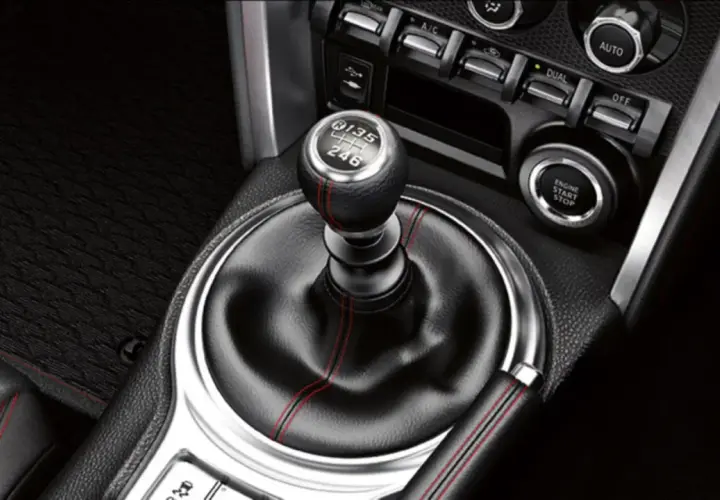 Jak zmieniać biegi w motorze? Poprawna Technika Zmiany Biegów