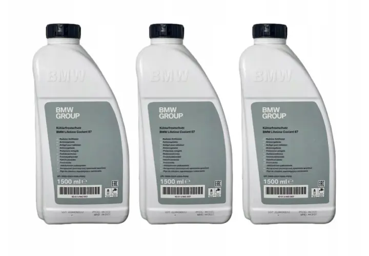 Trzy butelki płynu chłodniczego BMW Lifetime Coolant 87. Płyn do chłodnic zapobiegający zamarzaniu, idealny do BMW.