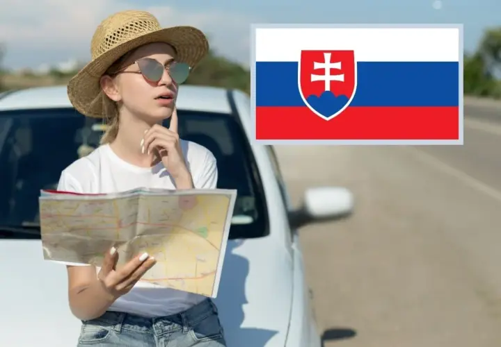 Kobieta z mapą przy aucie, zastanawia się nad trasą na Słowacji. Flaga Słowacji obok.