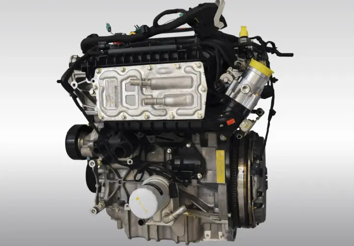 Silnik 1.5 EcoBoost, gotowy do pracy. Zastanawiasz się, ile wytrzyma? Ten kompaktowy motor to serce wielu aut.