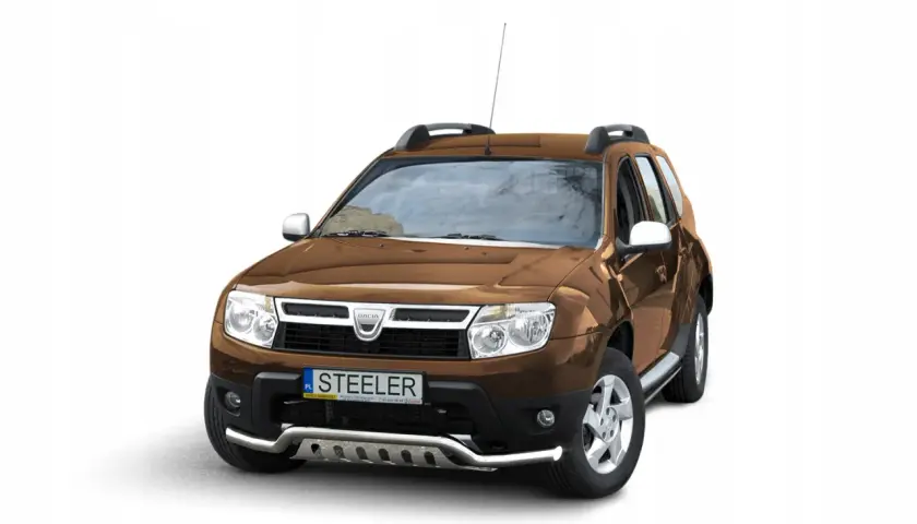 Brązowy Dacia Duster z orurowaniem przednim i relingami dachowymi, gotowy na przygodę.