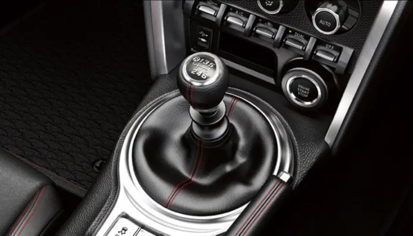 Jak zmieniać biegi w motorze? Poprawna Technika Zmiany Biegów